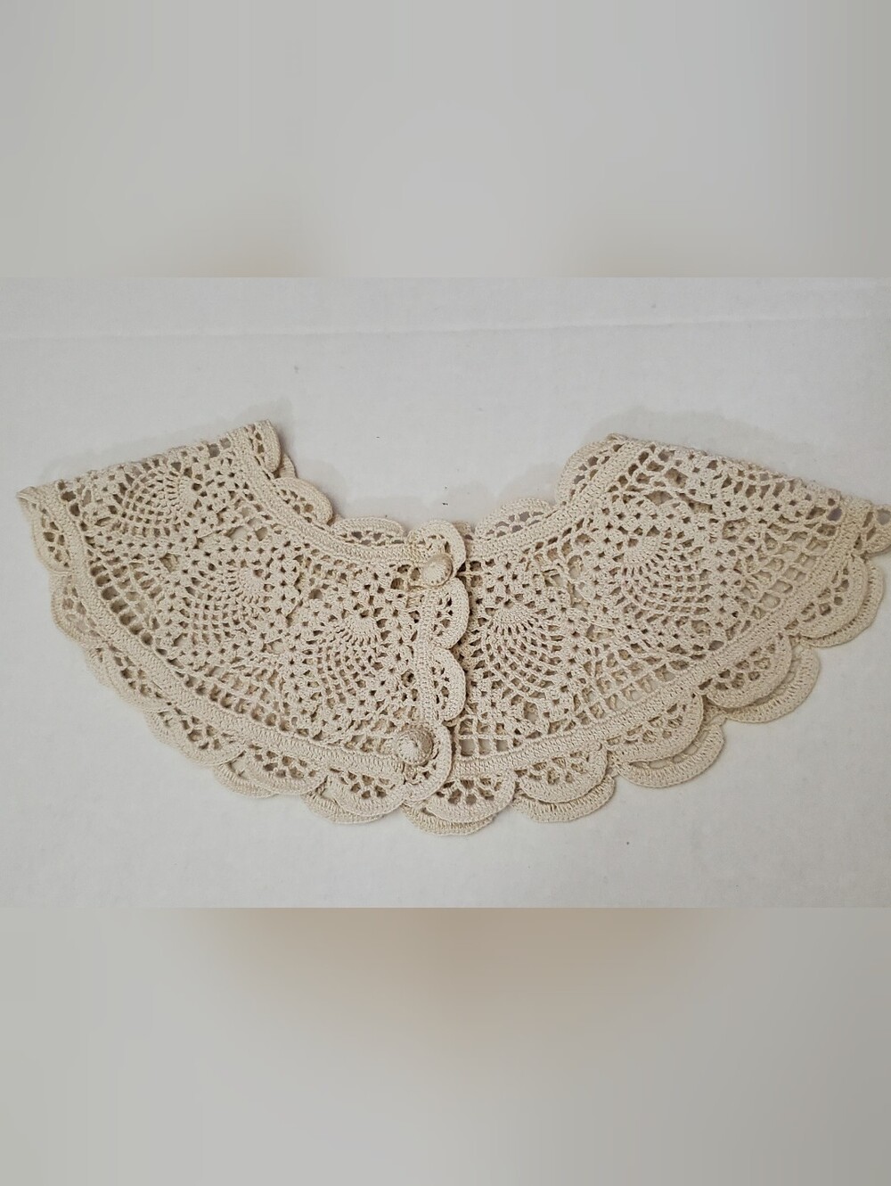 Crocheted Lace Collar*Beige*Scalloped*Detachable*Button Closure*C7